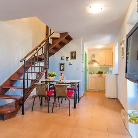 Casa Gianni Valbandon - Pets Friendly Fondole